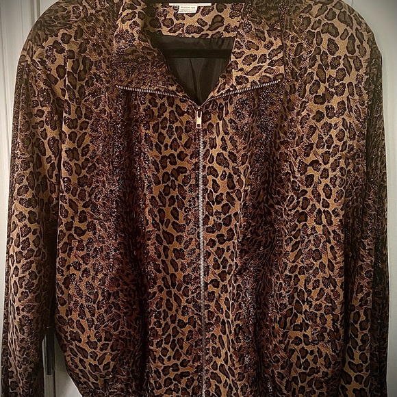 Elegant jacket, can be used for warmth or to accent what you are wearing. - Picture 3 of 7